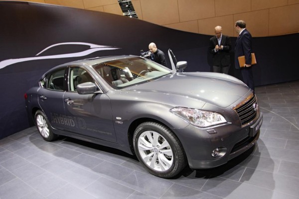 Genf 2010: Infiniti bringt den M auch als Hybrid