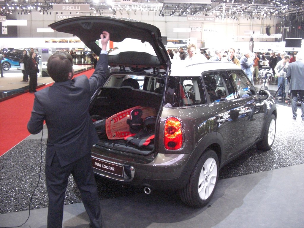 Genf 2010 (Kompakt)SUV: Mini Countryman, VW Touareg, Dacia Duster und Porsche Cayenne