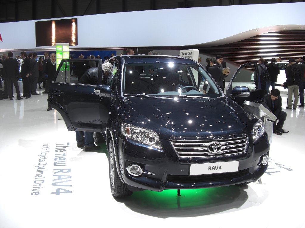 Genf 2010 (Kompakt)SUV: Mini Countryman, VW Touareg, Dacia Duster und Porsche Cayenne