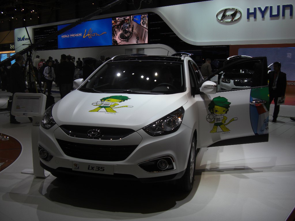 Genf 2010 (Kompakt)SUV: Mini Countryman, VW Touareg, Dacia Duster und Porsche Cayenne