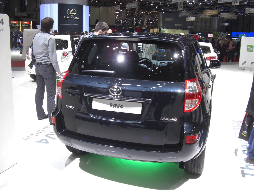 Genf 2010 (Kompakt)SUV: Mini Countryman, VW Touareg, Dacia Duster und Porsche Cayenne