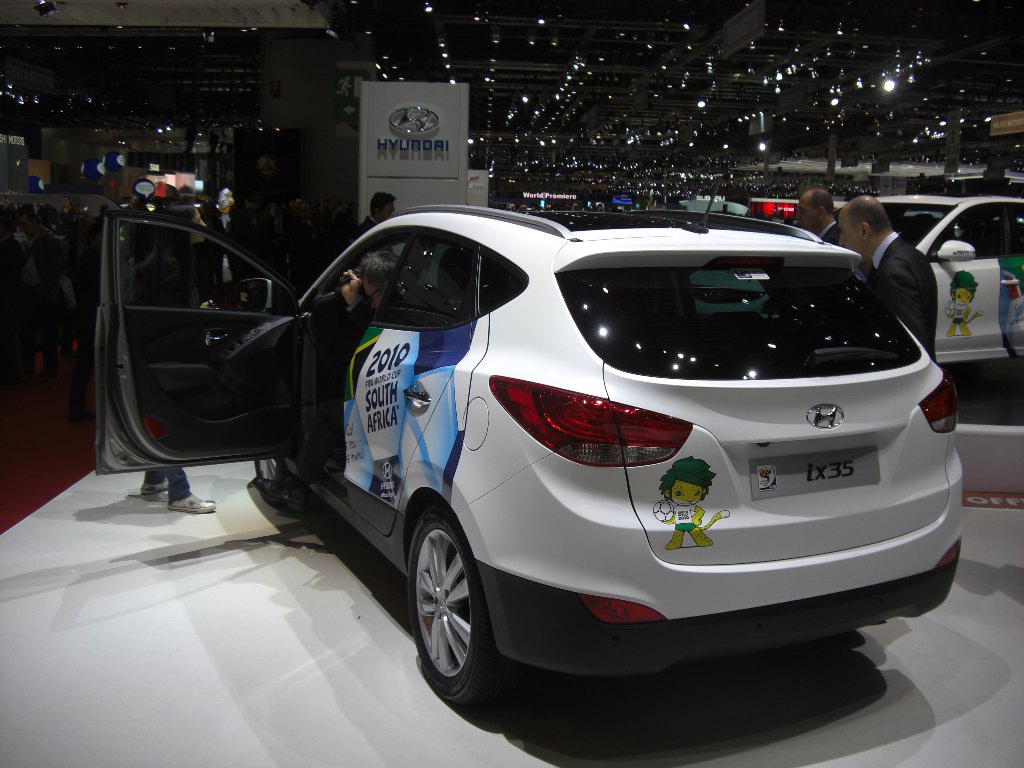 Genf 2010 (Kompakt)SUV: Mini Countryman, VW Touareg, Dacia Duster und Porsche Cayenne