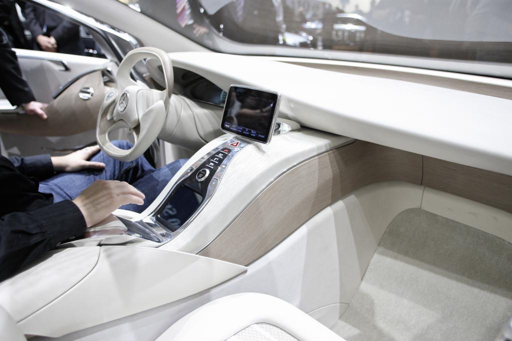 Genf 2010: Mercedes-Benz F 800 Style bietet viele Innovationen