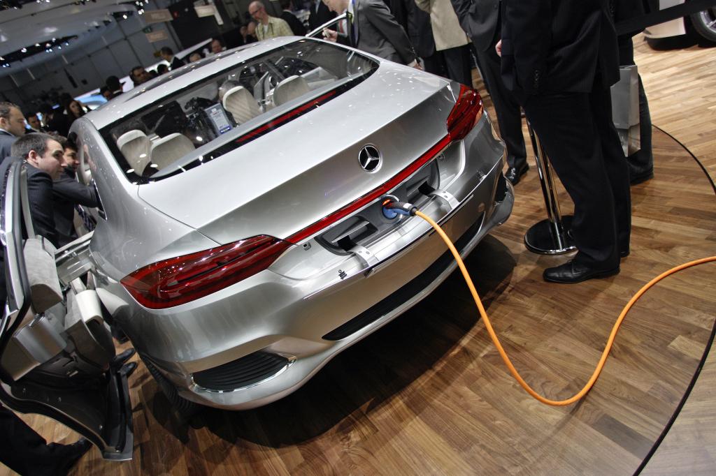 Genf 2010: Mercedes-Benz F 800 Style bietet viele Innovationen