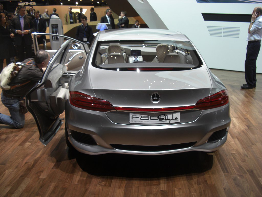 Genf 2010 Studien: Mercedes-Benz F 800 Style und Toyota FT-86