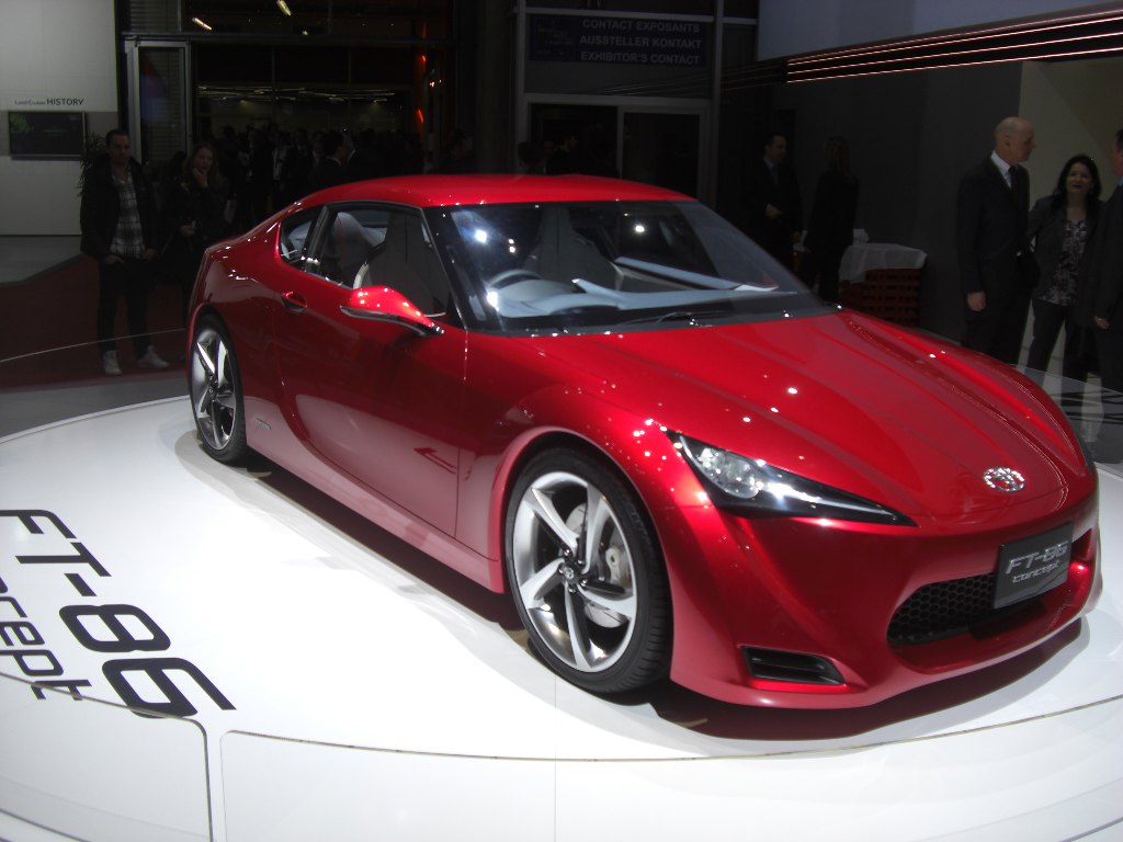 Genf 2010 Studien: Mercedes-Benz F 800 Style und Toyota FT-86