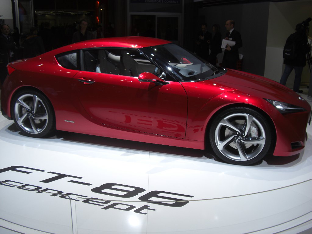 Genf 2010 Studien: Mercedes-Benz F 800 Style und Toyota FT-86