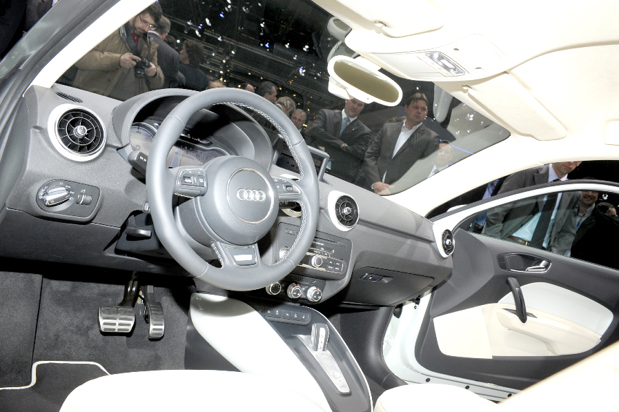 Genfer Salon 2010: Effizienz-Maßstab – der Audi A8 hybrid