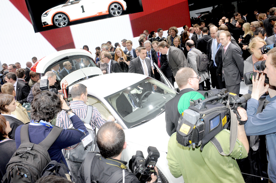 Genfer Salon 2010: Effizienz-Maßstab – der Audi A8 hybrid