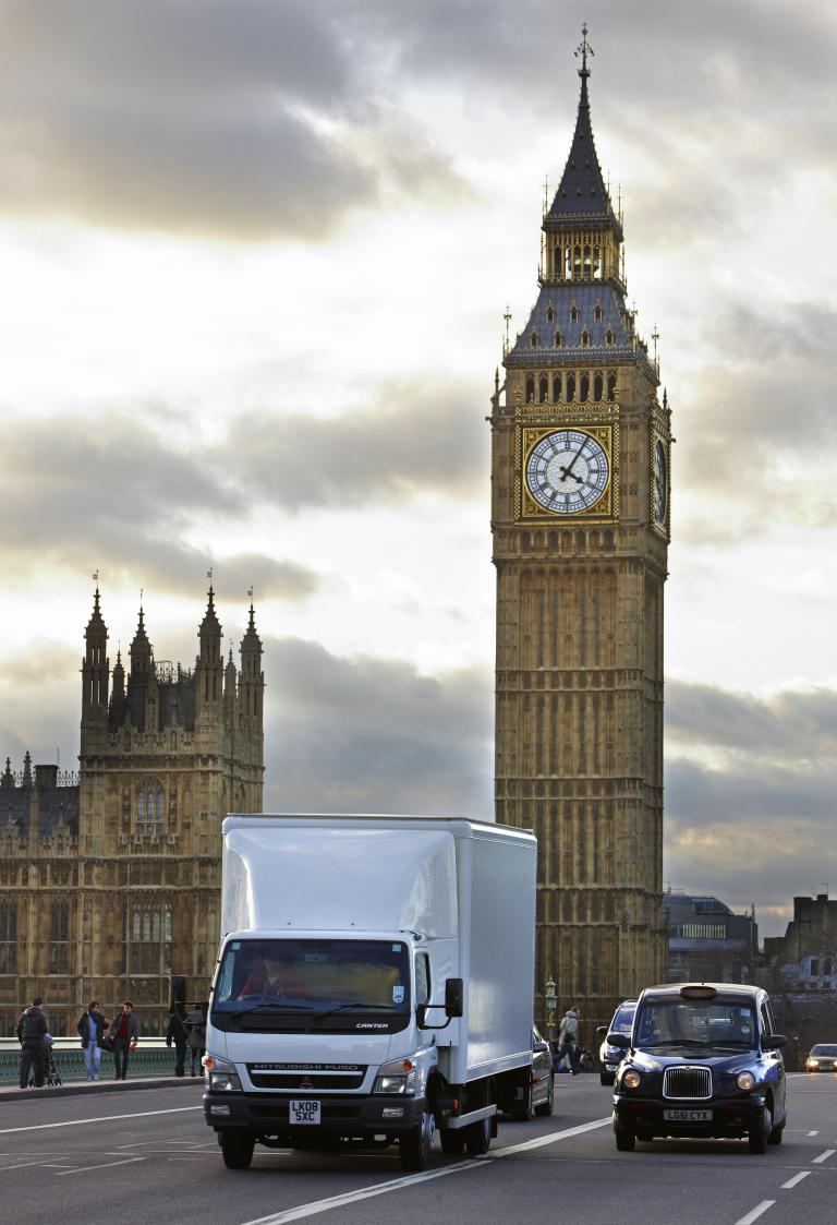 Halbzeit für größten Flottenversuch mit Hybrid-Lkw in Europa