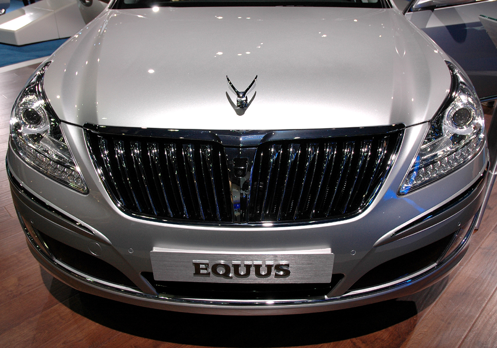 In Detroit vorgestellt: Hyundai Equus/Centennial mit Kühlerfigur. 