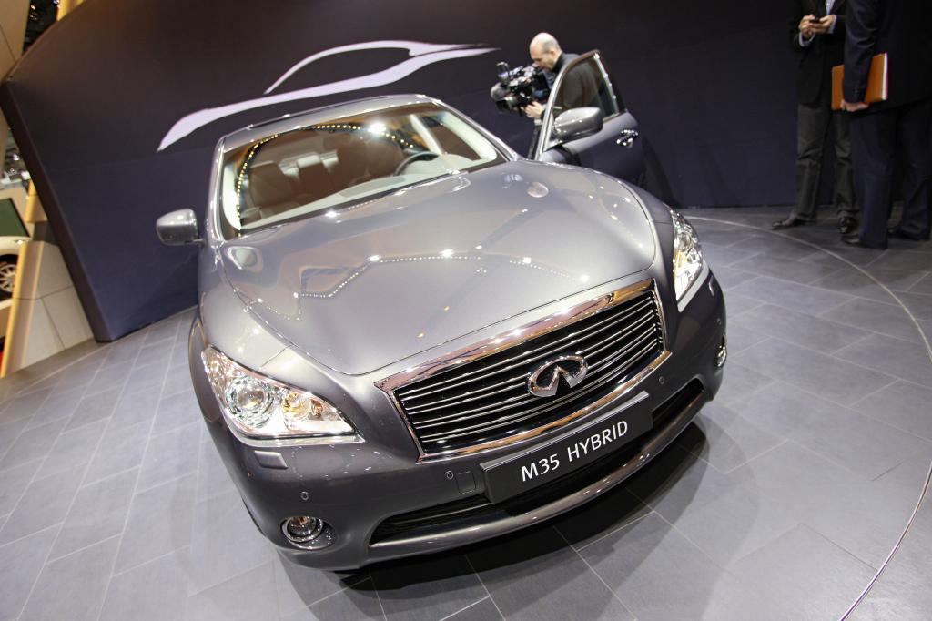 Infiniti M 35 Hybrid.