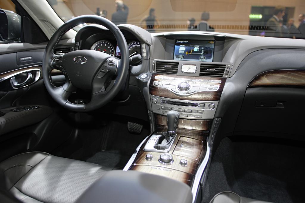 Infiniti M 35 Hybrid.