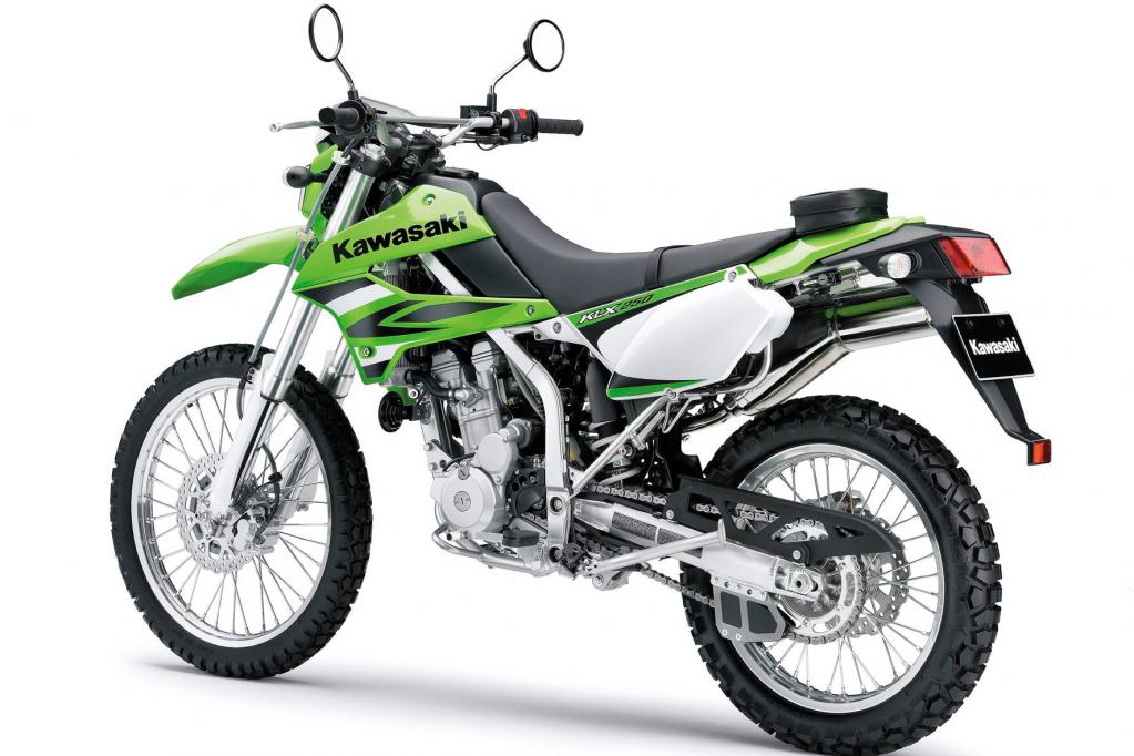 Kawasaki KLX 250: Quirliges Hochbein für Wiese und Asphalt 