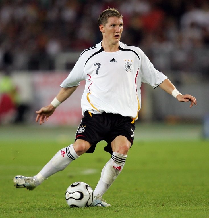 Kicker und ihre Autos: Unsere Fußball Nationalelf: Bastian Schweinsteiger. Quelle: fußball-pictures.net