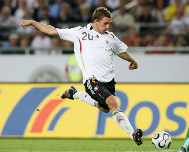Kicker und ihre Autos: Unsere Fußball Nationalelf. Heute: Lukas Podolski. Quelle: http://kindo.com/