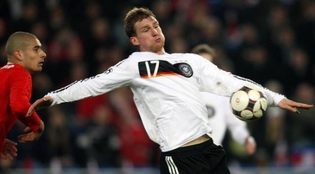 Kicker und ihre Autos: Unsere Fußball Nationalelf. Heute: Per Mertesacker.