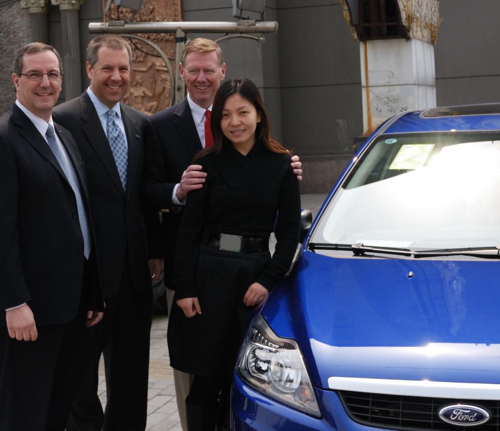 Kundenpflege: Alan Mulally liefert in Shanghai Focus aus