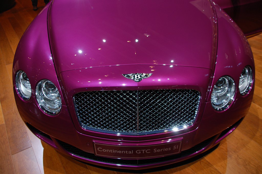 Luxus-Bentleys jetzt auch in Telekom-Margenta 