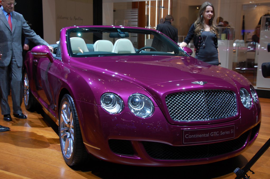 Luxus-Bentleys jetzt auch in Telekom-Margenta 