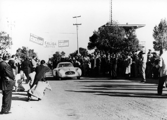 Mercedes-Benz 300 SL und SLS AMG folgen den Spuren der Carrera Panamericana