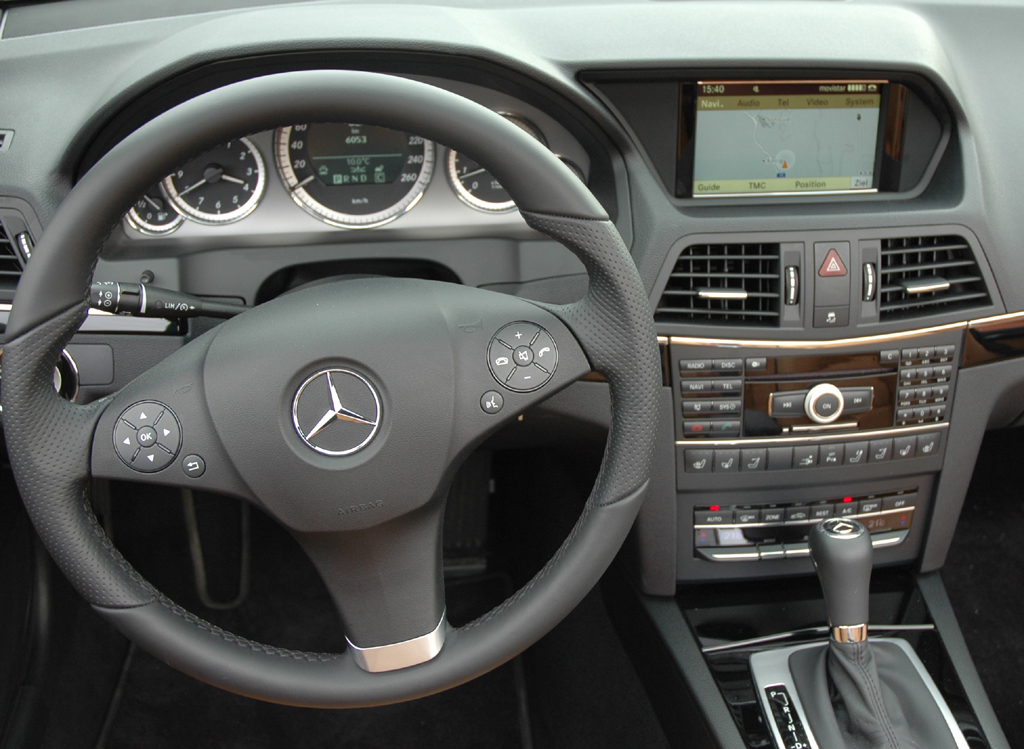 Mercedes E-Klasse Cabrio: Blick ins Cockpit.