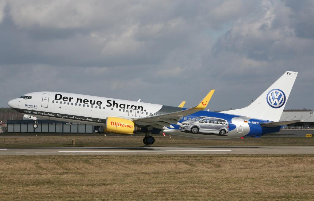 Mit SharanAir hebt das Familienauto ab zu Zielen in ganz Europa, aber auch zu den kapverdischen Inseln vor der afrikanischen Küste. An Bord jede Menge Info-Material rund um den Sharan.