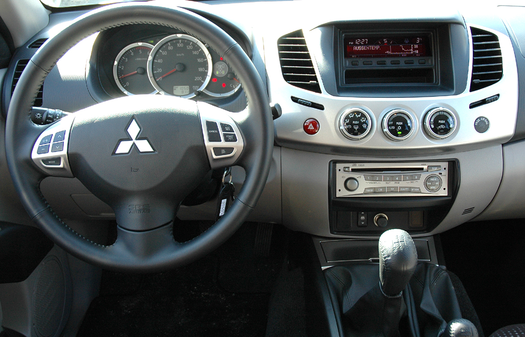 Mitsubishis aktualisierter L200-Pickup: Blick ins Cockpit. 