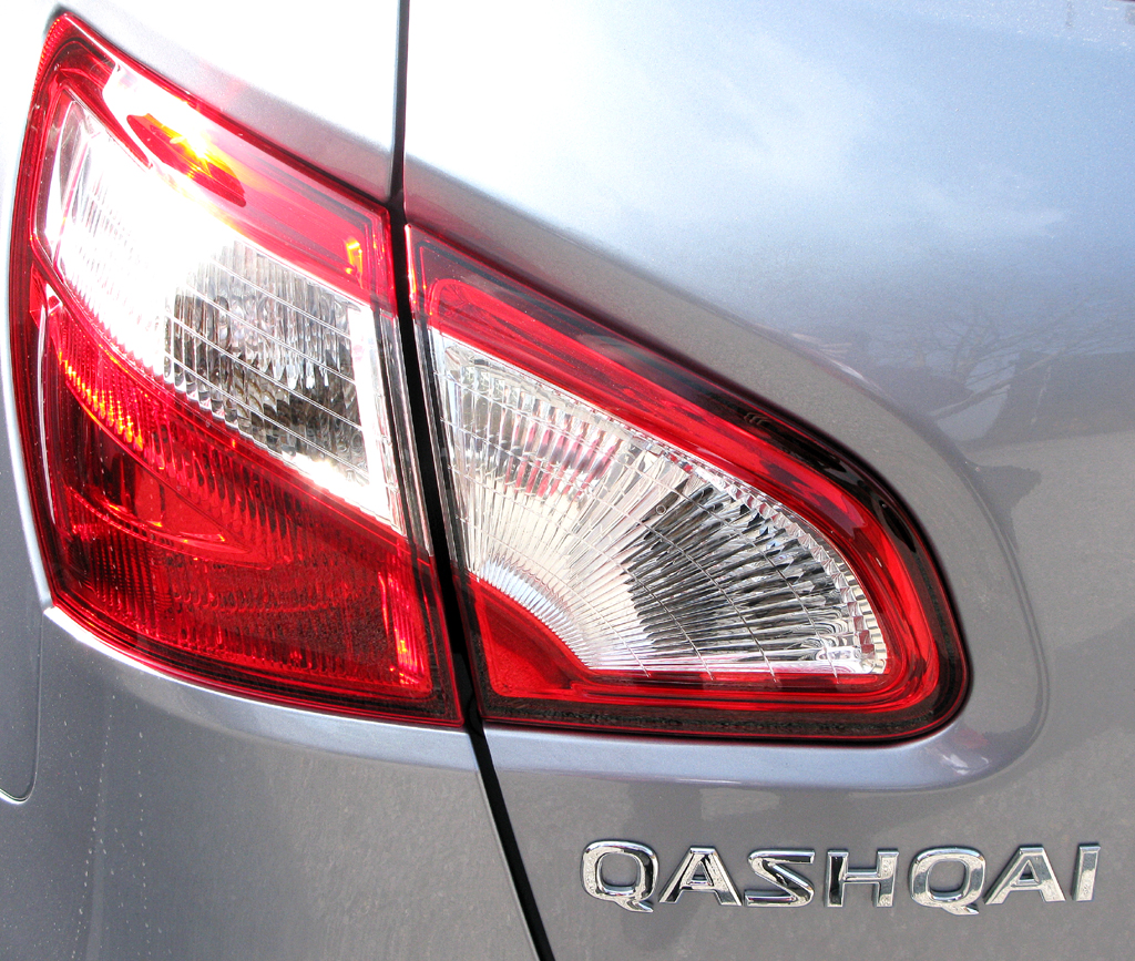 Nissan Qashqai: Leuchteinheit hinten.