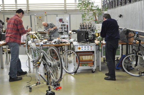 Opel-Ausbildungswerkstatt: Elektromotoren fürs Fahrrad