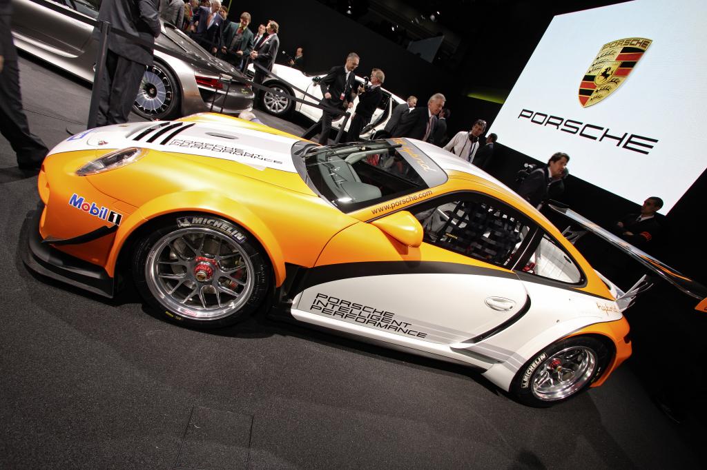 Porsche GT3 R Hybrid.