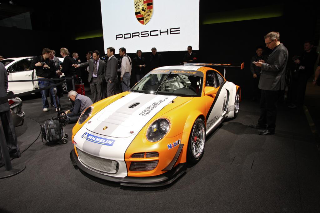 Porsche GT3 R Hybrid.