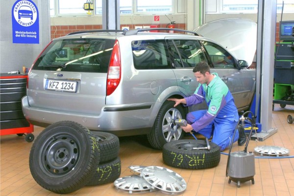 Ratgeber: Sommerreifen nicht zu früh montieren 