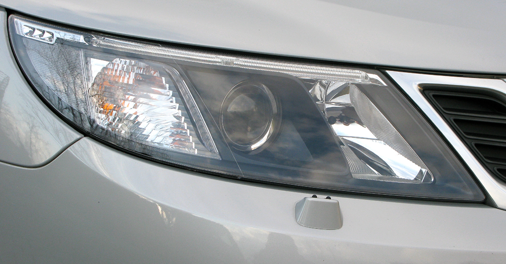 Saab 9-3: Vordere Leuchteinheit. 