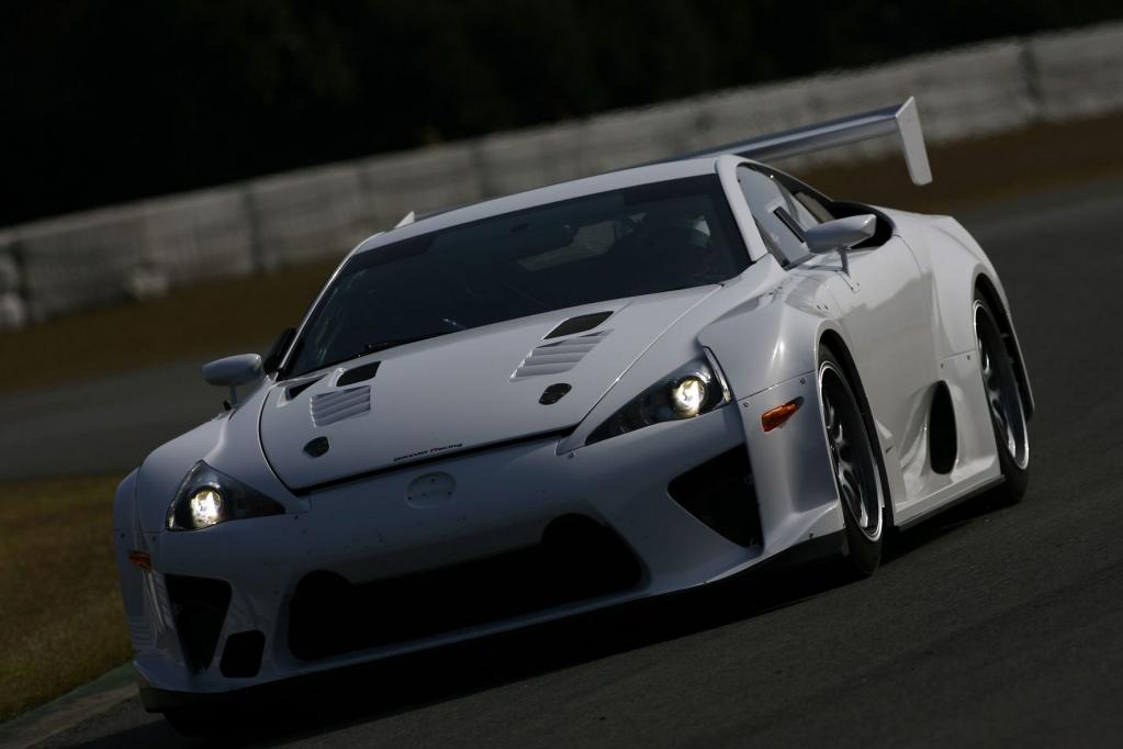 Supersportwagen Lexus LFA dreht am Nürburgring seine Runden 