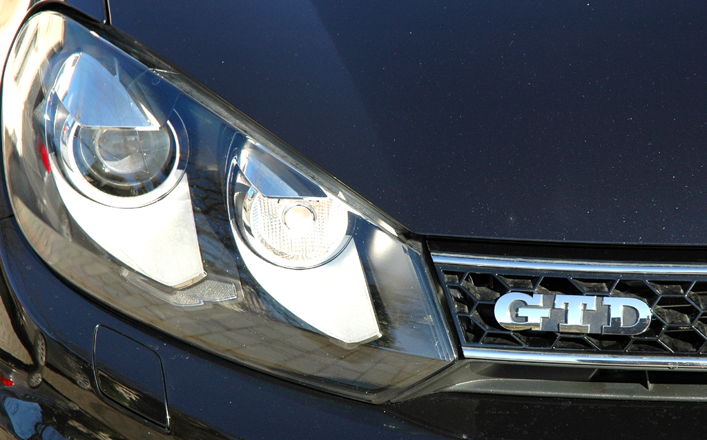 VW Golf GTD: Vordere Leuchteinheit mit Schriftzug. 