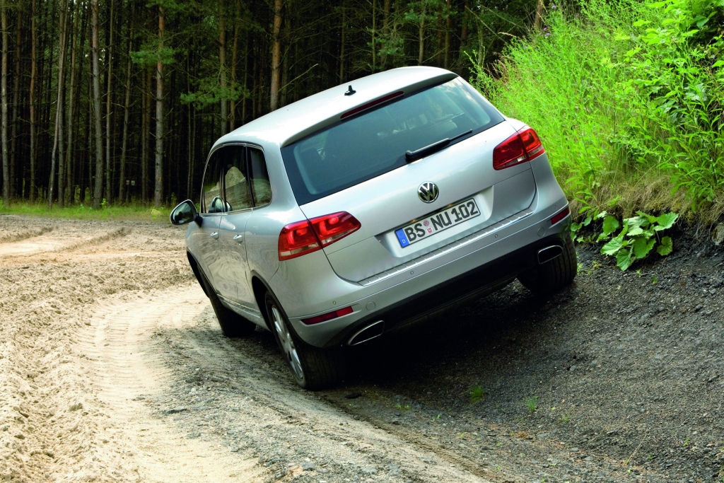 VW Touareg Hybrid: Dünenwanderer mit Doppelantrieb 