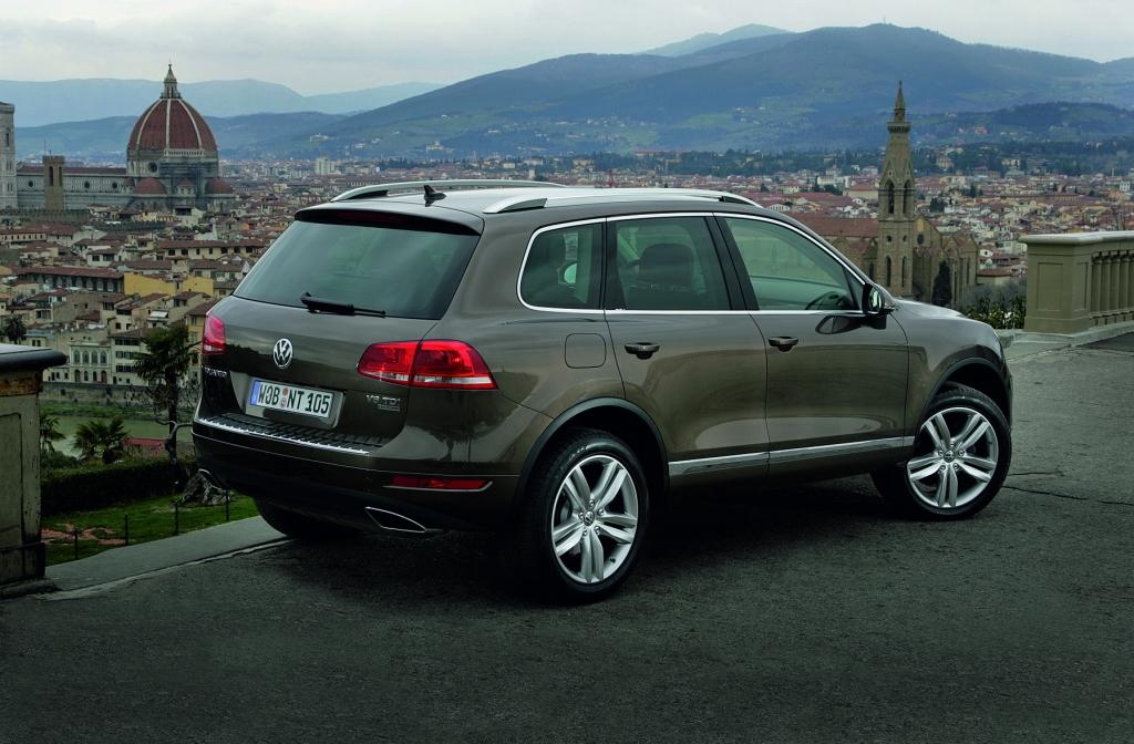 VW Touareg Hybrid: Dünenwanderer mit Doppelantrieb 