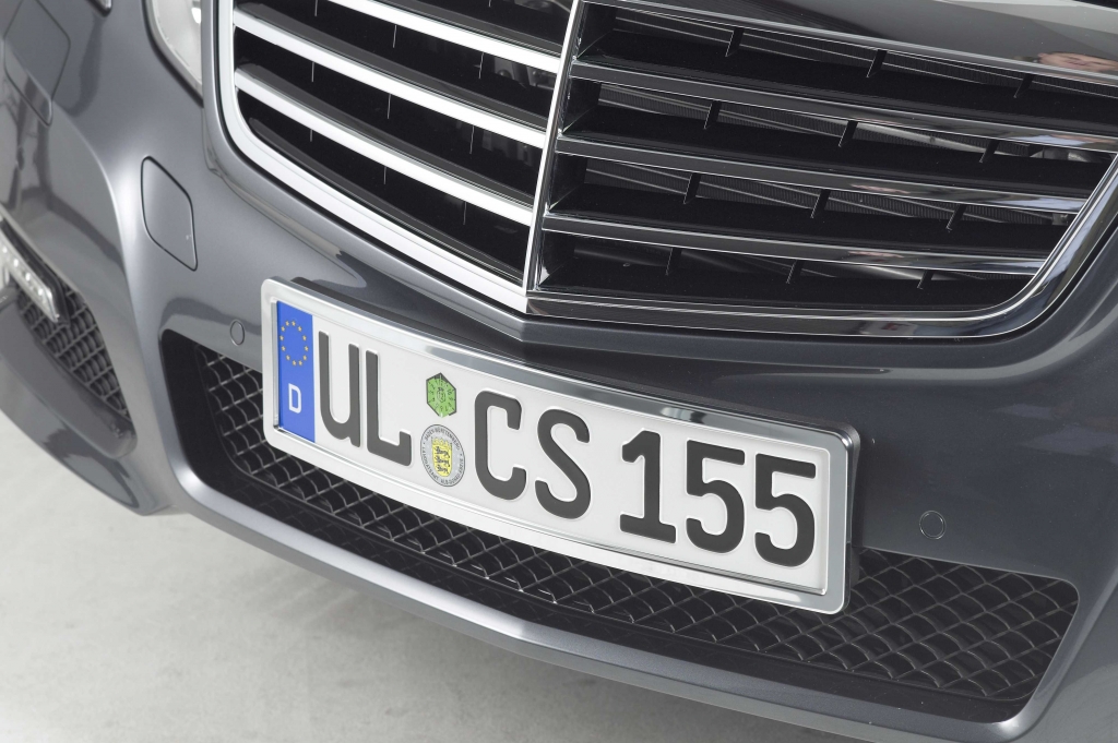 auto.de-Oster-Gewinnspiel: CarSign – Kennzeichenhalterung aus Edelstahl