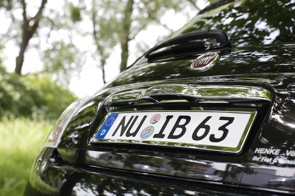 auto.de-Oster-Gewinnspiel: CarSign – Kennzeichenhalterung aus Edelstahl