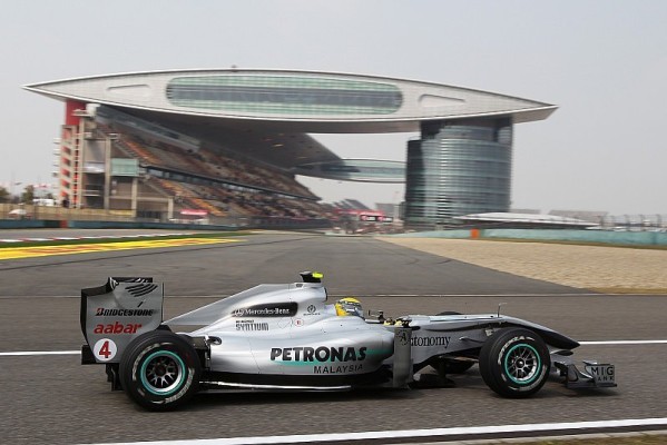 1. Freies Training: Button mit Bestzeit vor Rosberg