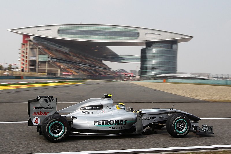 1. Freies Training: Button mit Bestzeit vor Rosberg