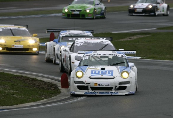 ADAC GT Masters: Rutschpartie und Reifenpoker beim GT-Feuerwerk