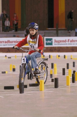 ADAC-Verkehrssicherheitsarbeit 2009: Mehr als ein Pflichtprogramm
