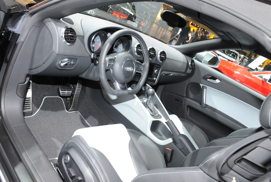 AMI 2010: Dynamisch, leicht, und hocheffizient – Audis TT als Weltpremiere