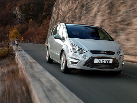 AMI 2010: Ford S-Max gewinnt  