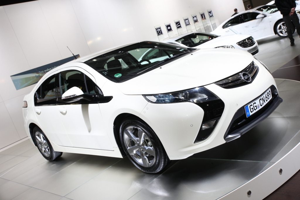 AMI 2010: Opel Ampera rollt als Chevrolet Volt schon vom Band