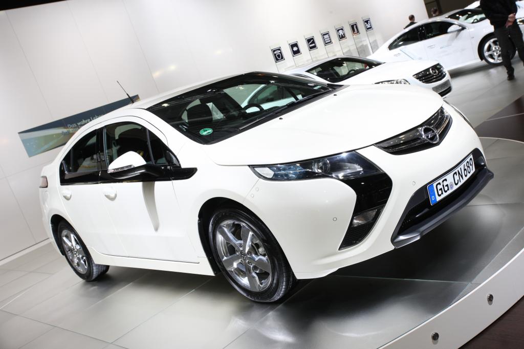 AMI 2010: Opel Ampera rollt als Chevrolet Volt schon vom Band