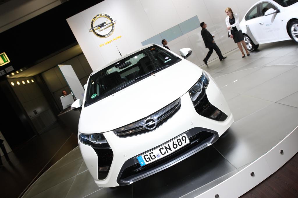 AMI 2010: Opel Ampera rollt als Chevrolet Volt schon vom Band