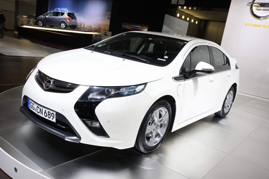 AMI 2010: Opel Ampera rollt als Chevrolet Volt schon vom Band